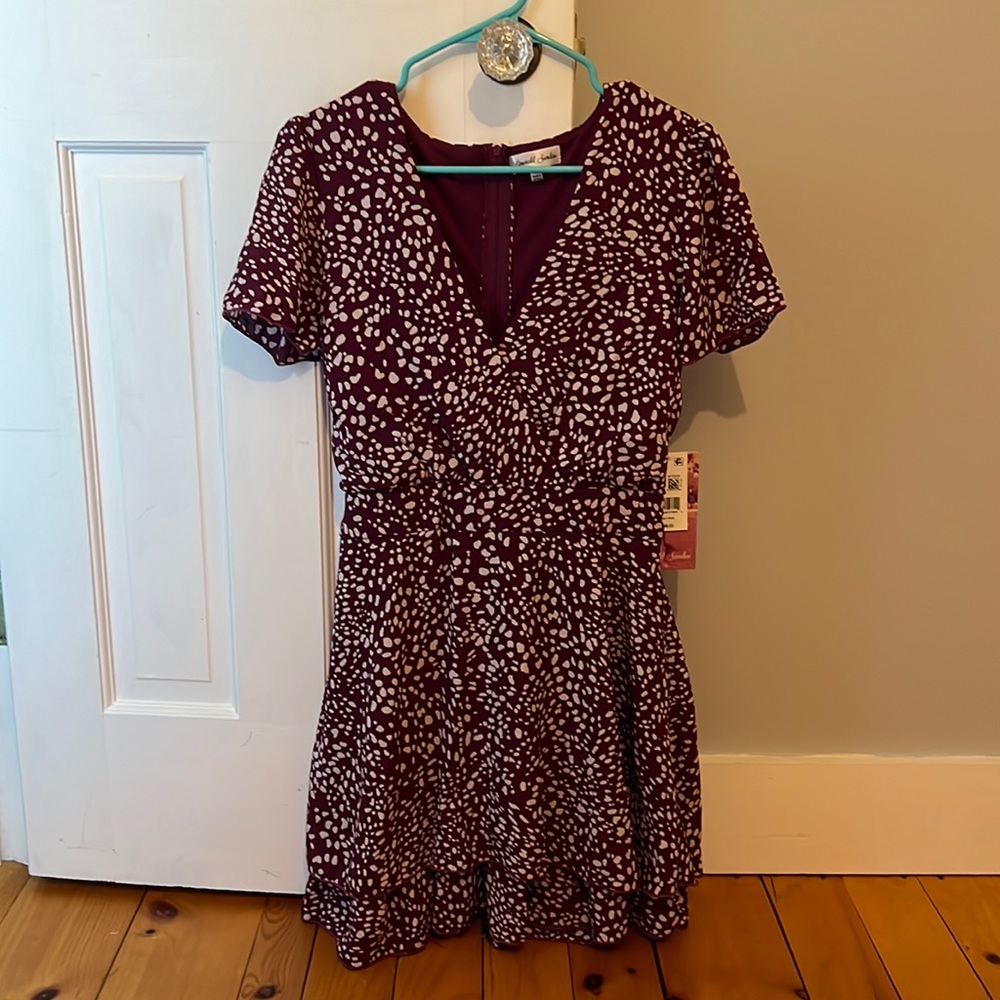 Maroon & White flowy mini dress